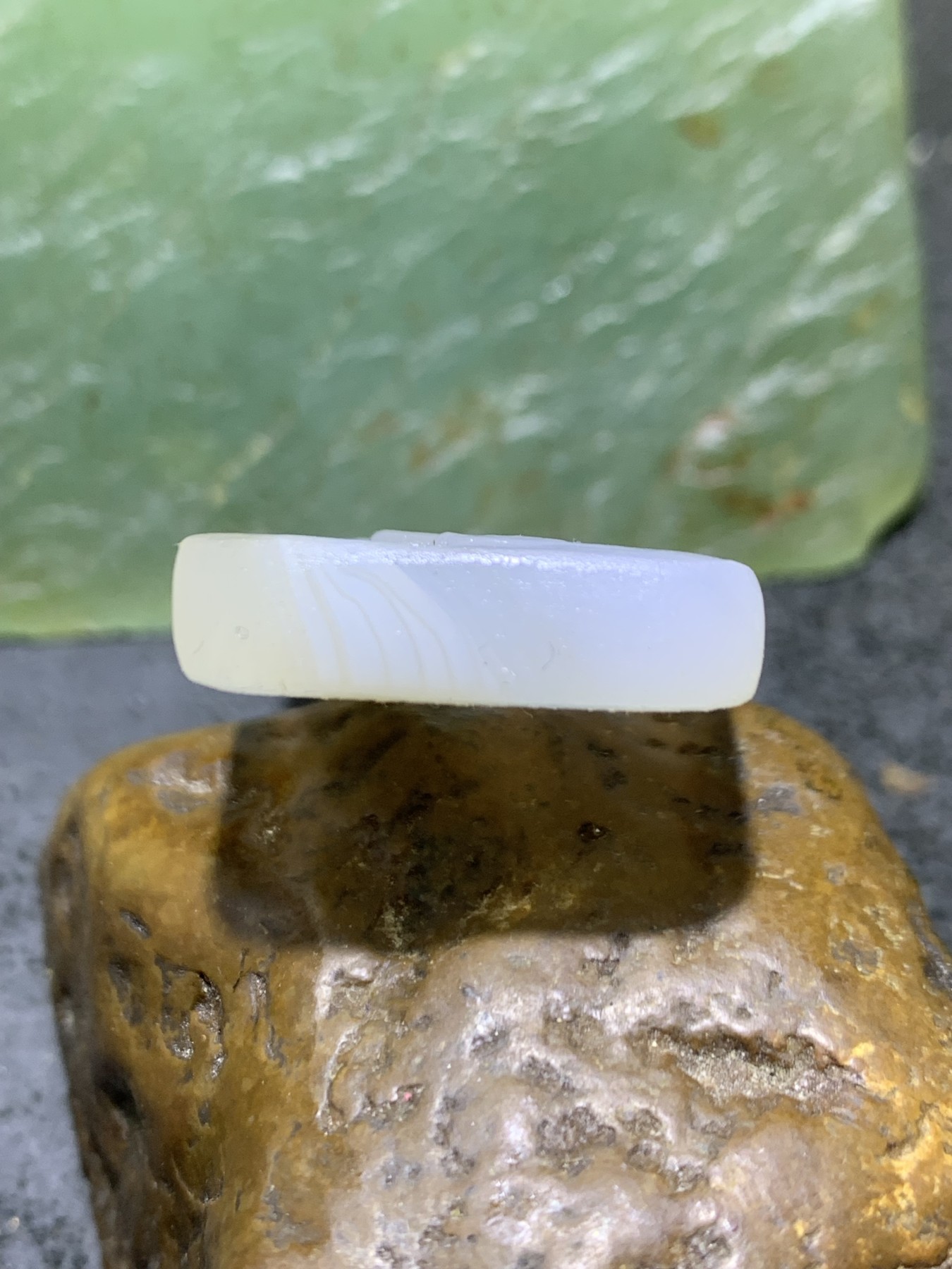 精美高玉化草花纹马达加斯加海洋玉髓手工俏色巧雕得道成佛牌子一个