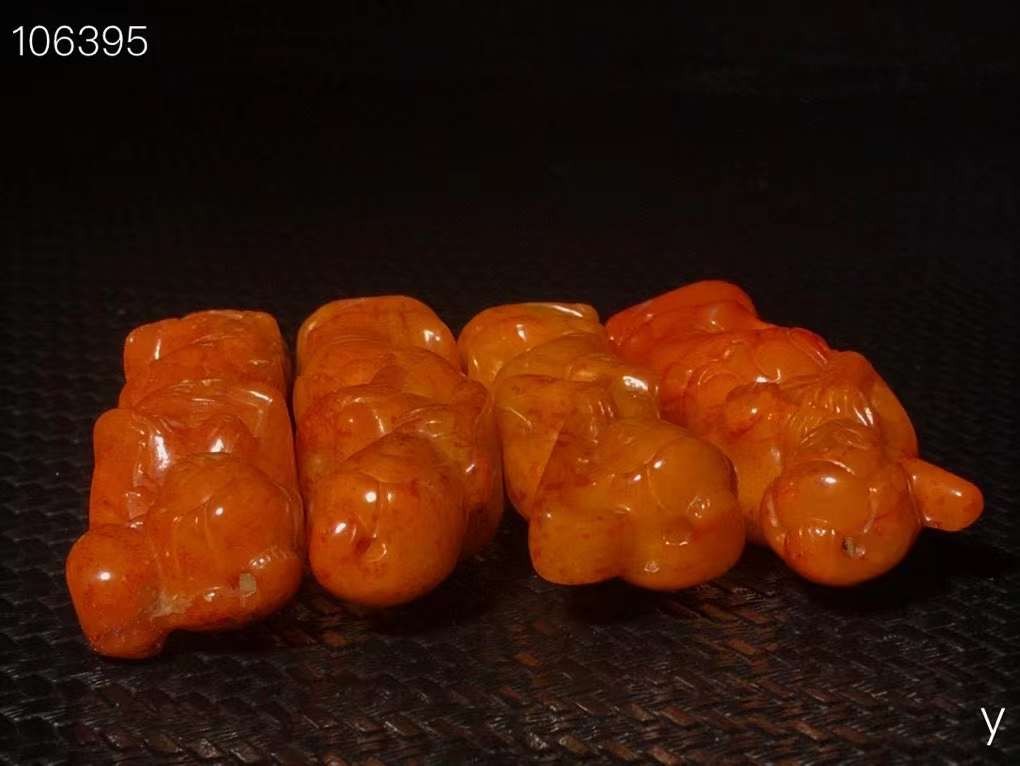 和田玉玉人，选料上乘，玉质圆润，造型独特，包浆浓厚，品相一流，沁色完美，