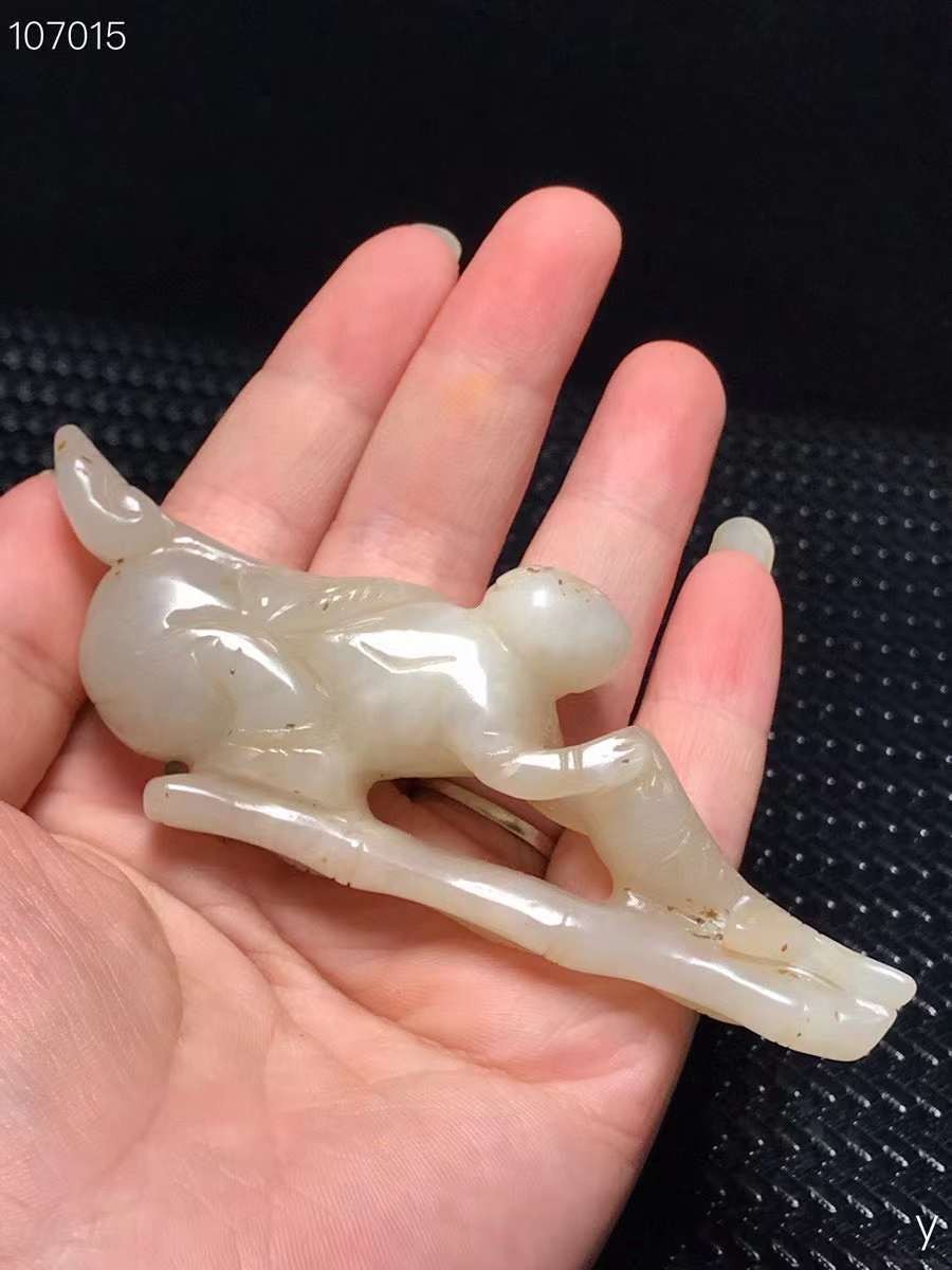 和田玉摆件，雕工精湛，包浆老道，沁色完美，玉质温润细腻，收藏佳品！