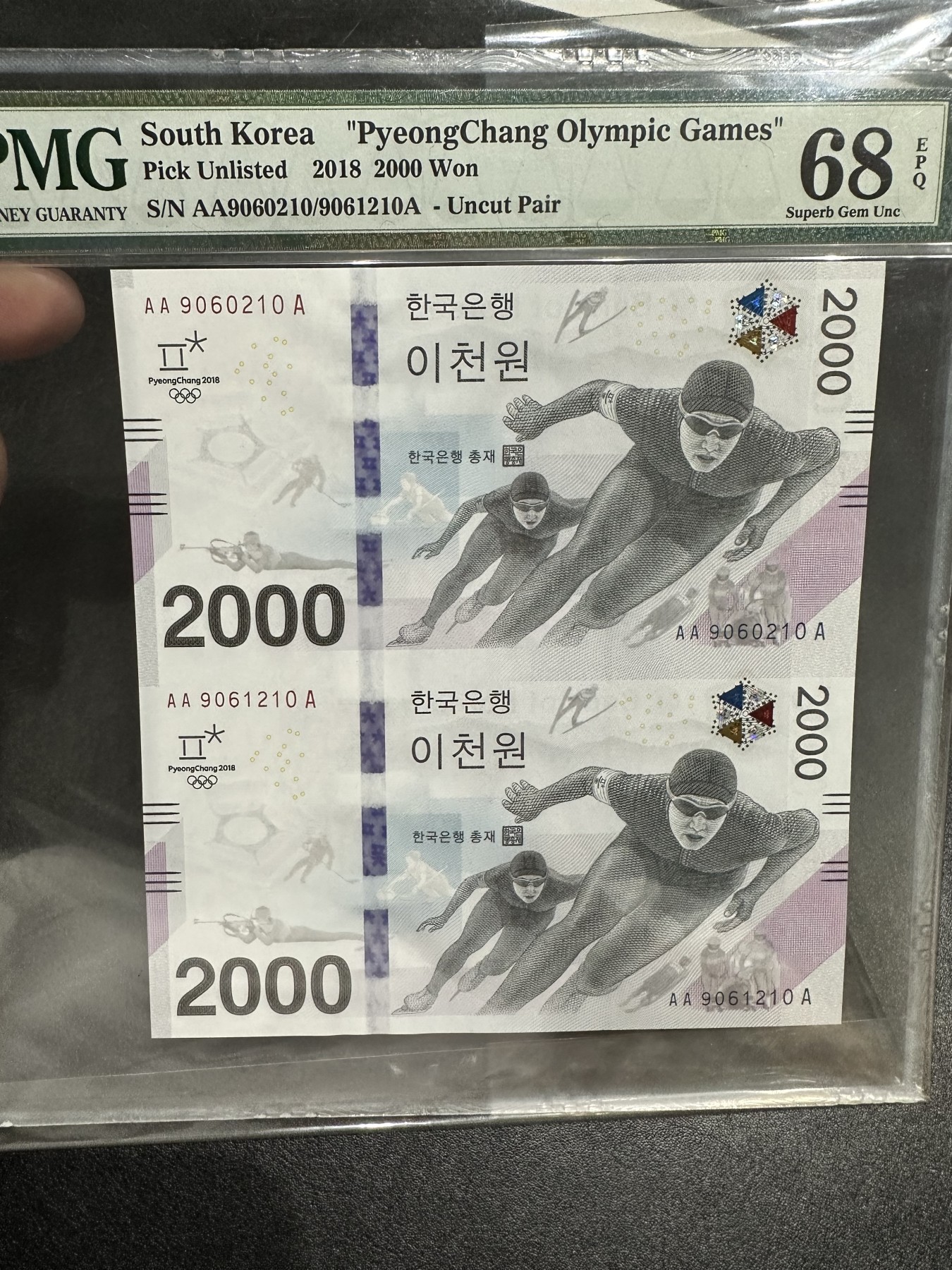 《外钞收藏家》第三百零四期（连拍第三场） 2018年韩国冬奥会纪念钞两连体 PMG68 带册子