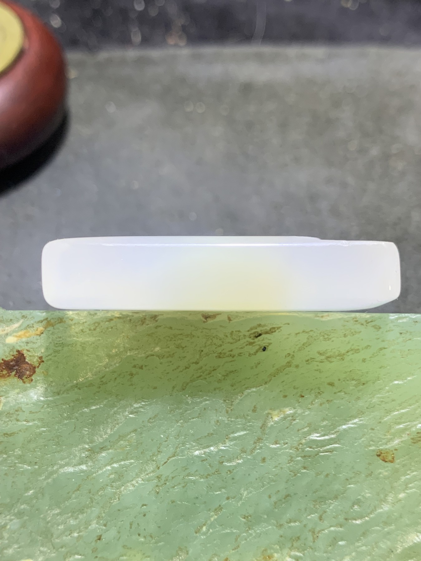 精美高玉化马达加斯加海洋玉髓手工俏色巧雕参禅悟道牌子一个！