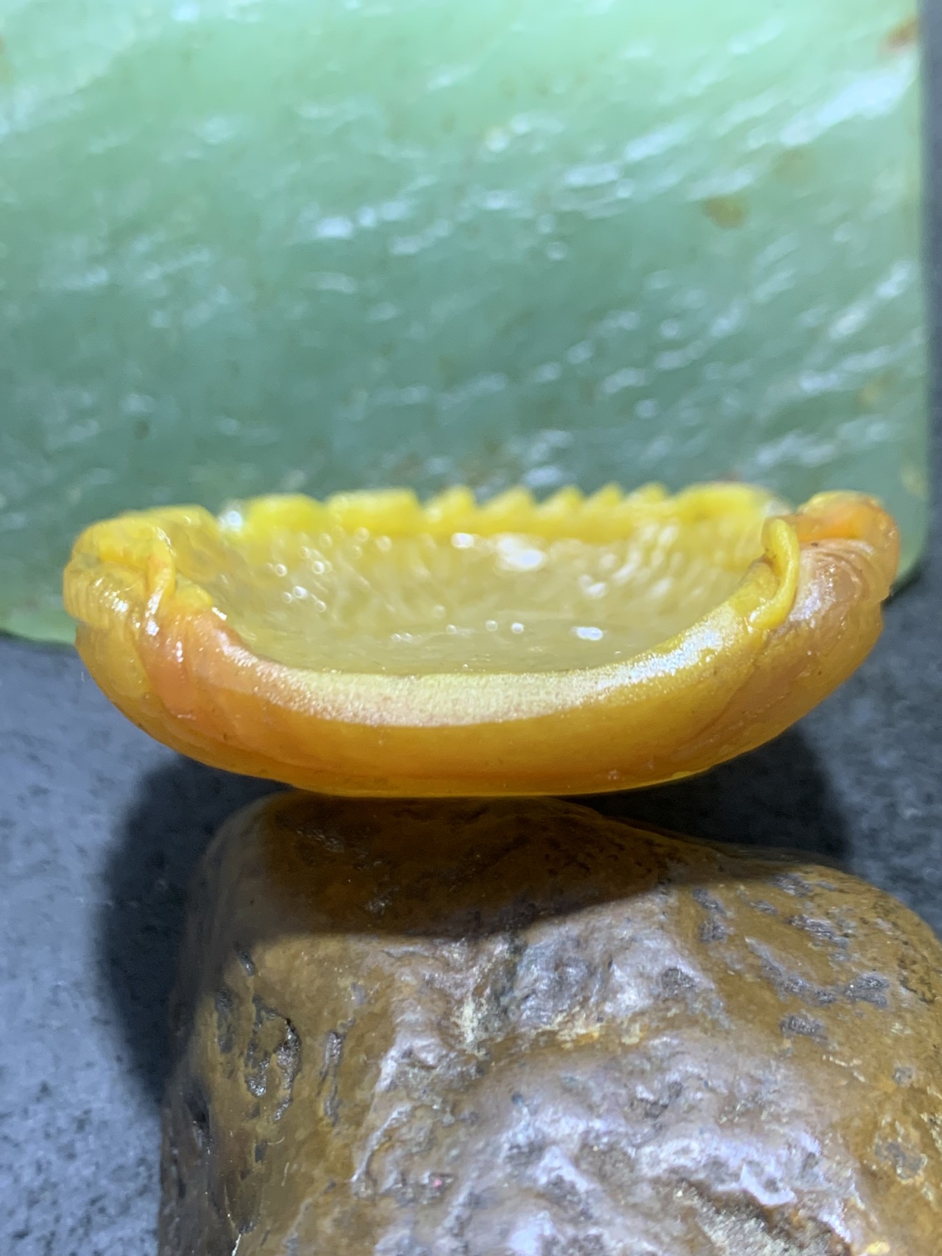 精美亚光高润度冻料飘鸡油黄蒙料战国红玛瑙手工俏色巧满工雕刻簸箕吊坠一个
