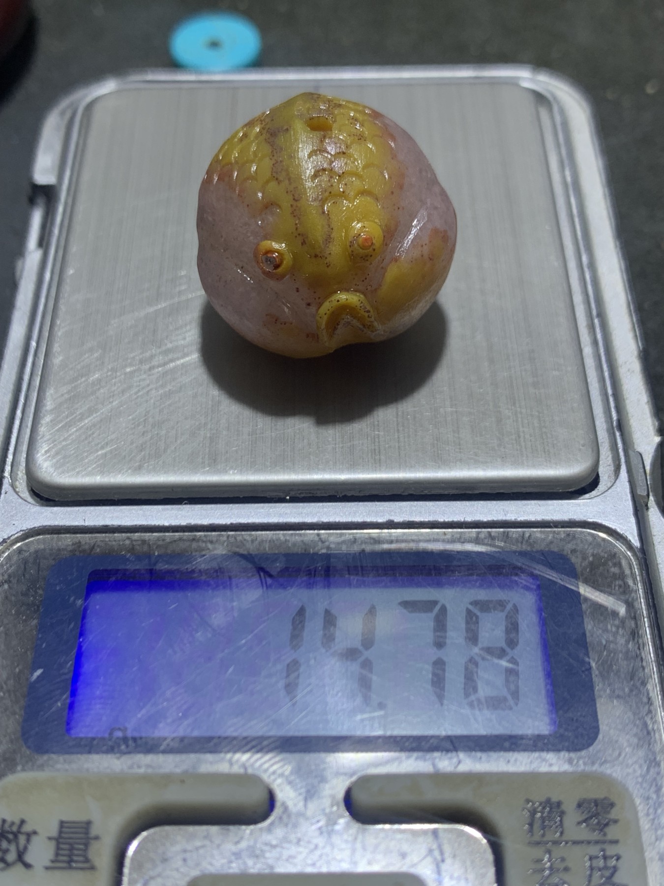 精美亚光战国红玛瑙手工雕刻河豚珠一颗！