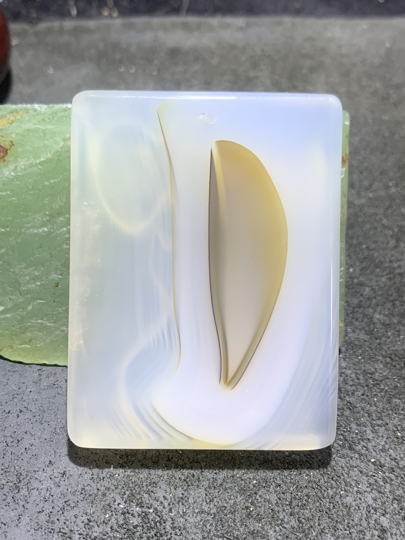 精美高玉化马达加斯加海洋玉髓手工俏色巧雕参禅悟道牌子一个！