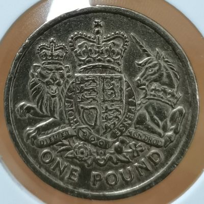 英国 2015年 1镑纪念币 品相如图 邮费自理 - 英国 2015年 1镑纪念币 品相如图 邮费自理