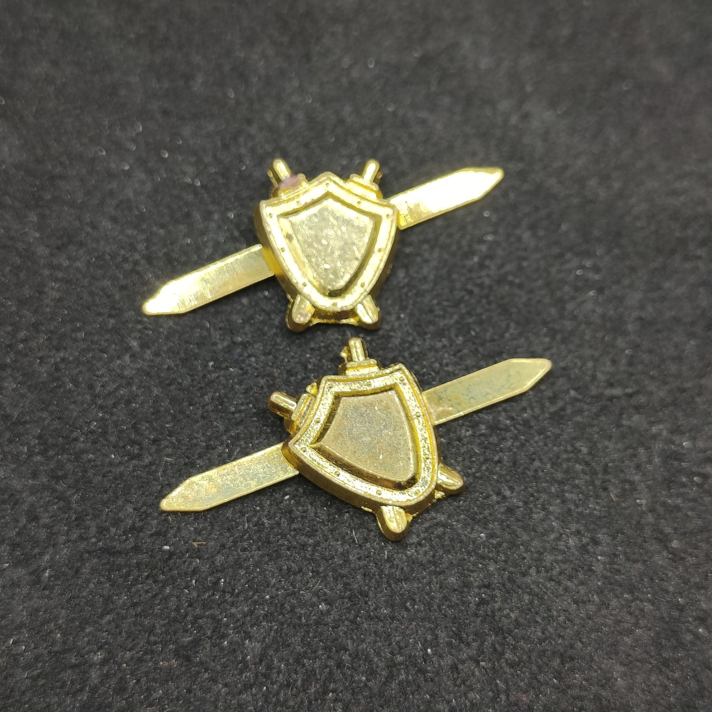 全场0元起拍 第98期 咸鱼国勋章拍卖专场 10月11日（周三）下午6：00开始 哈萨克斯坦检察官领章一对