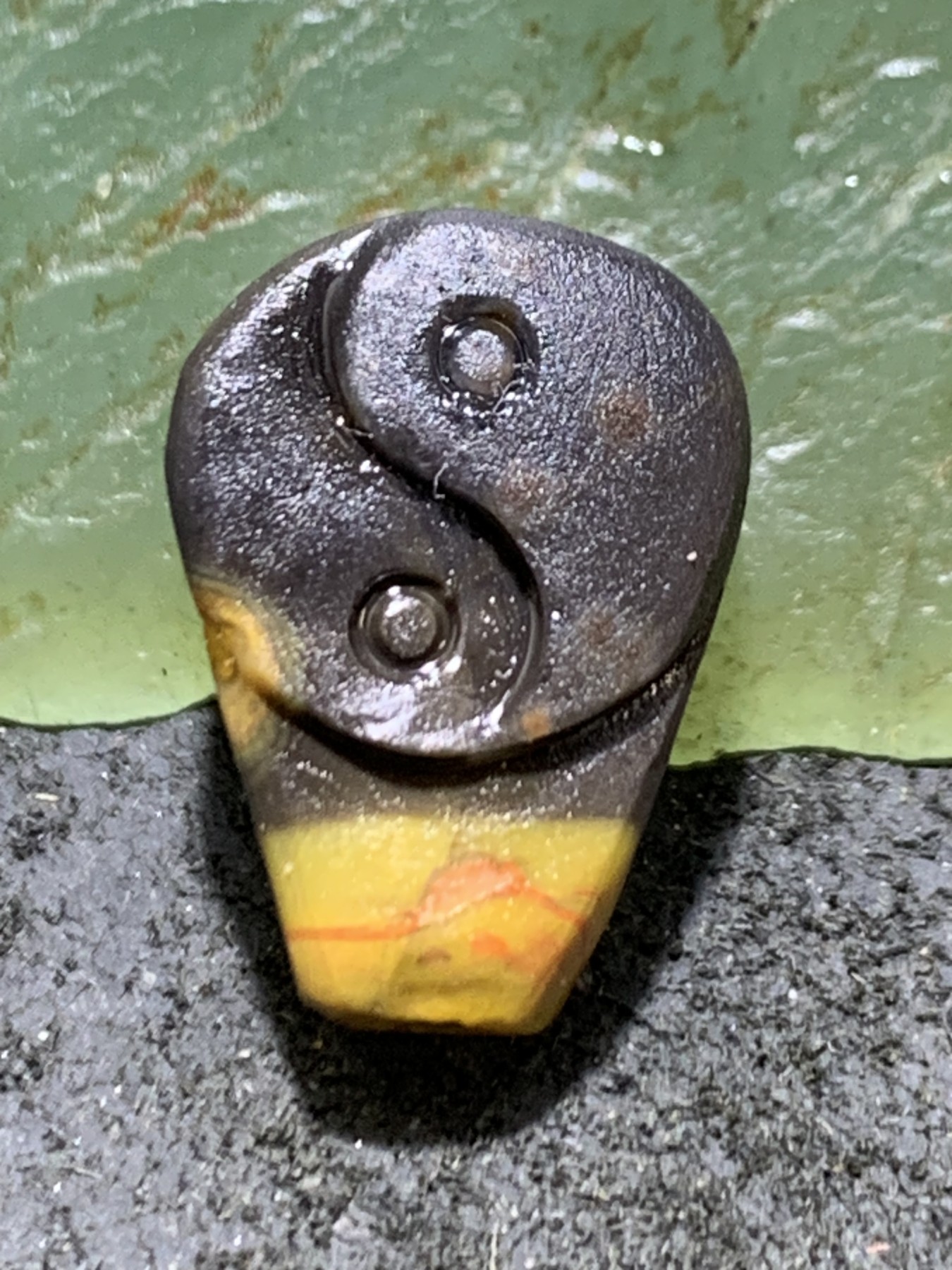 精美亚光战国红玛瑙手工俏色巧雕牛头太极一体佛头三通一个
