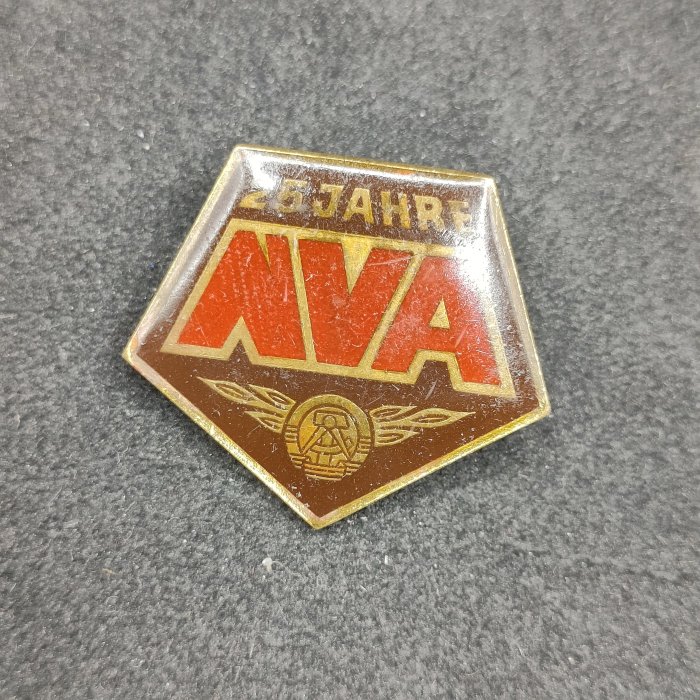 全场0元起拍 第98期 咸鱼国勋章拍卖专场 10月11日（周三）下午6：00开始 东德人民军 成立25周年纪念章