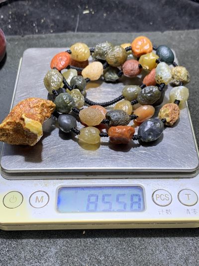 精美阿拉善多彩大颗粒筋脉石玛瑙项链一条 精美阿拉善多彩大颗粒筋脉石玛瑙项链一条