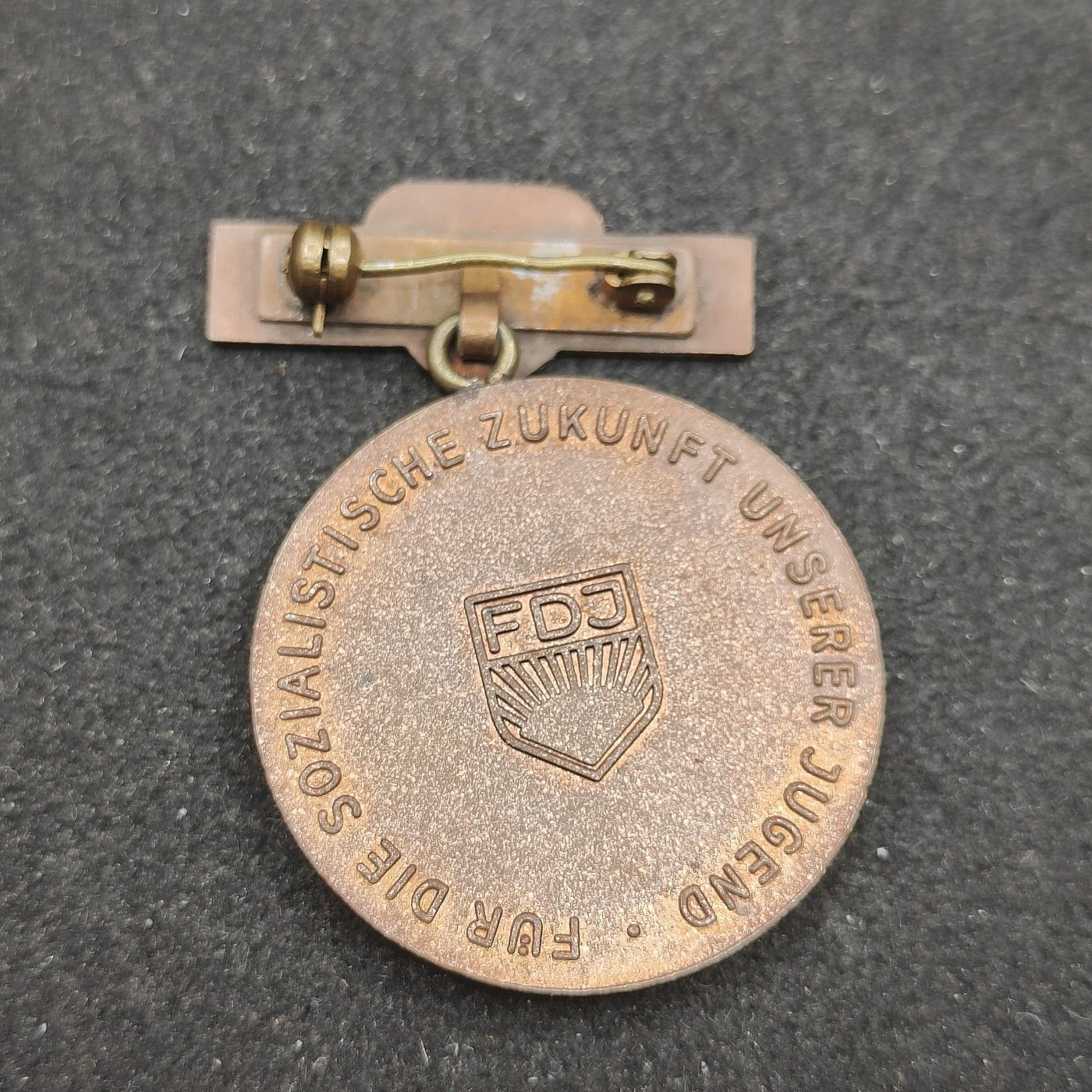 全场0元起拍 第98期 咸鱼国勋章拍卖专场 10月11日（周三）下午6：00开始 东德fdj奖章