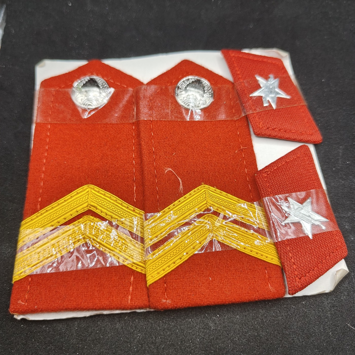 全场0元起拍 第98期 咸鱼国勋章拍卖专场 10月11日（周三）下午6：00开始 高棉 柬埔寨人民共和国 肩章领章一套