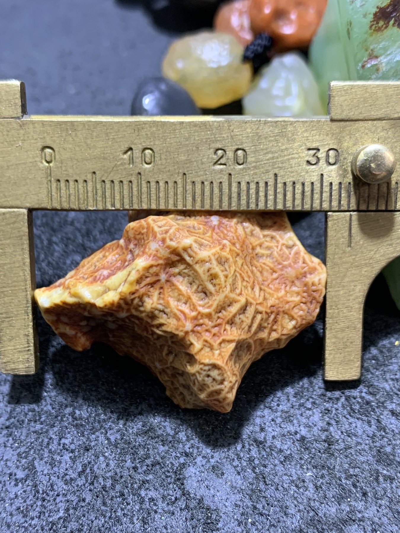 精美阿拉善多彩大颗粒筋脉石玛瑙项链一条