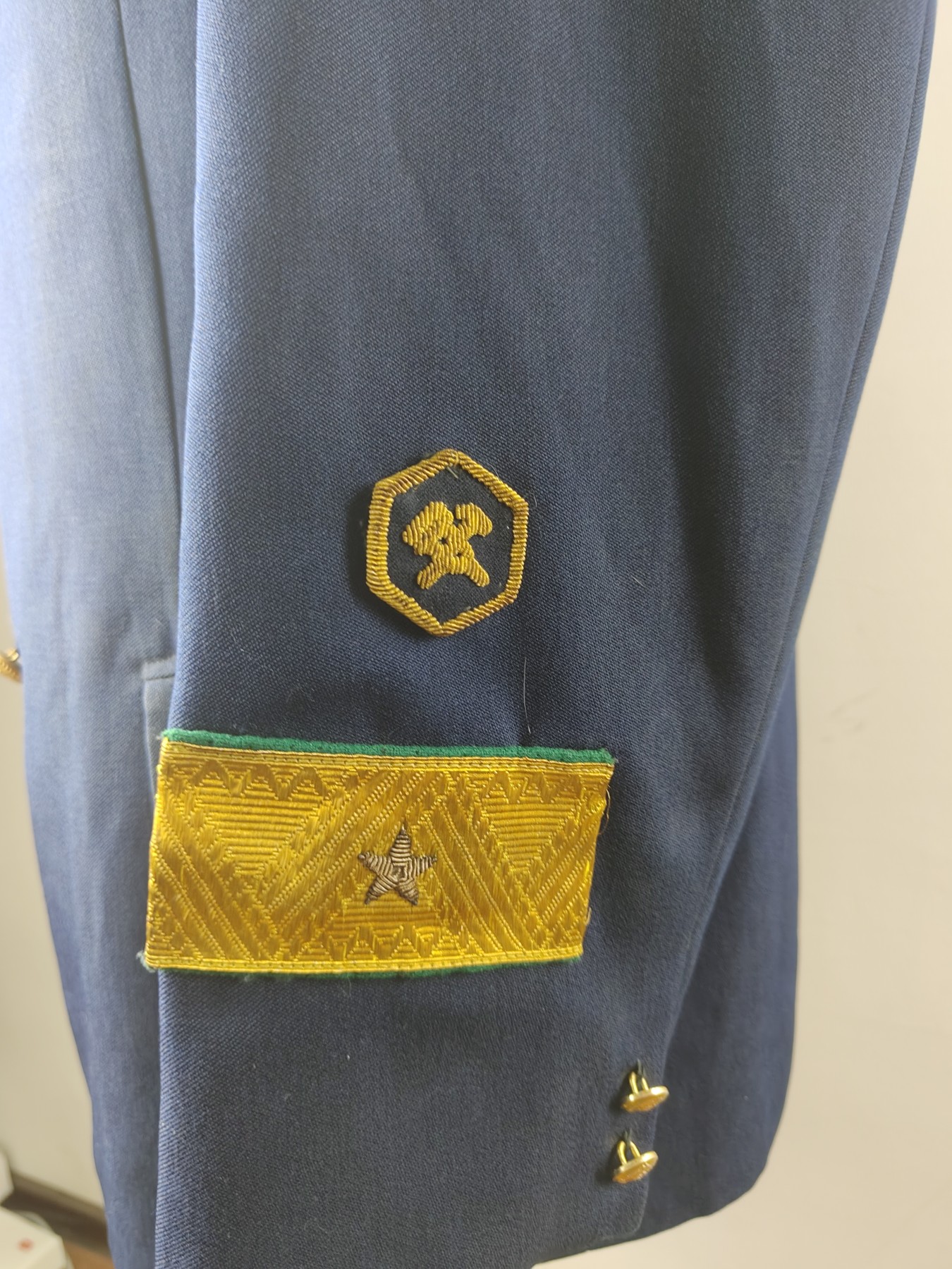 全场0元起拍 第98期 咸鱼国勋章拍卖专场 10月11日（周三）下午6：00开始 苏联 铁道部高级官员 将官相当官礼服 胸围118 肩宽50 衣长81 袖长63