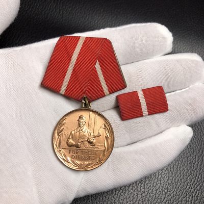 勋爵徽章专场第九期 - 东德工人战斗队忠诚服役奖章 带略 品相如图