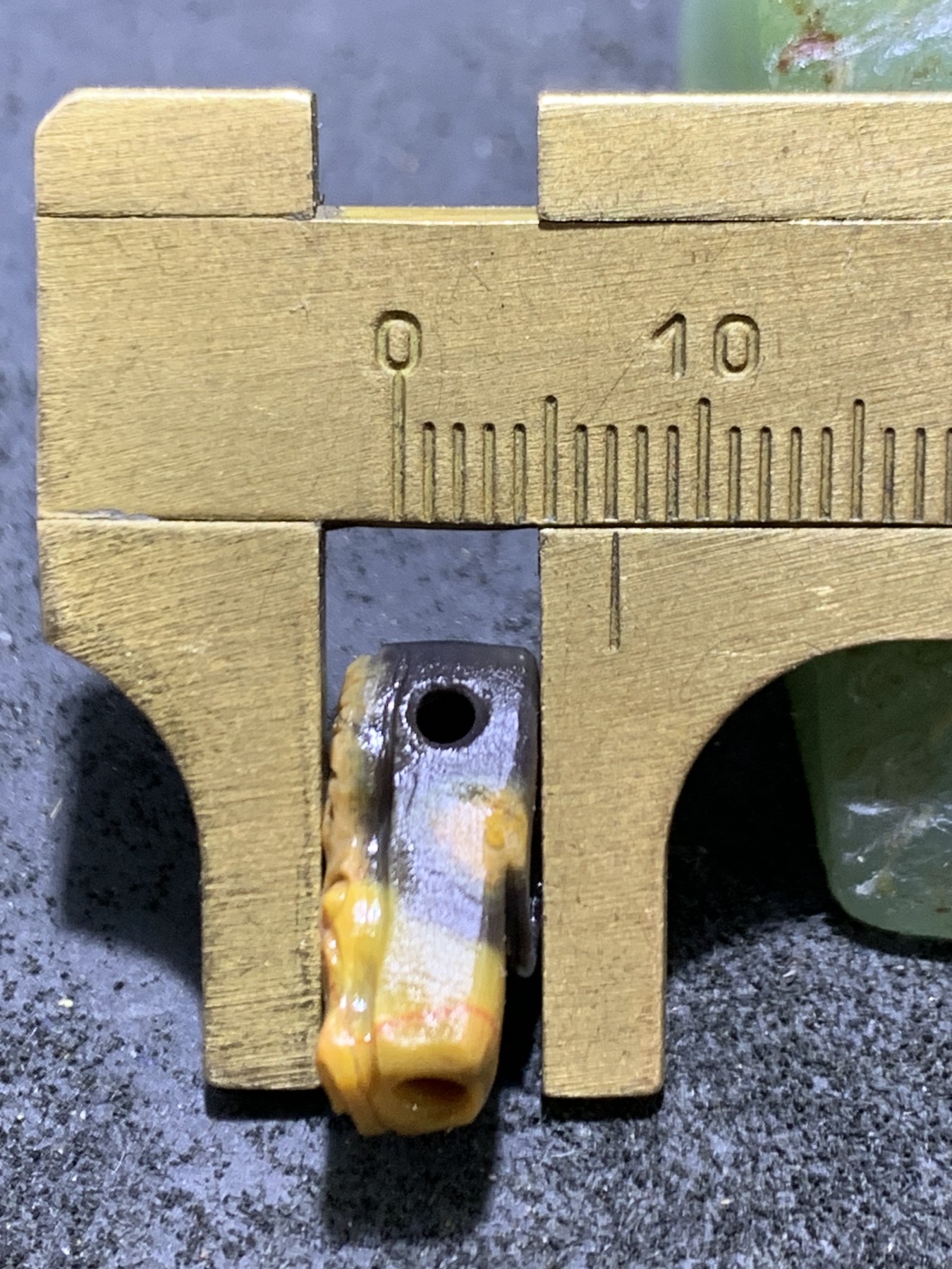 精美亚光战国红玛瑙手工俏色巧雕牛头太极一体佛头三通一个