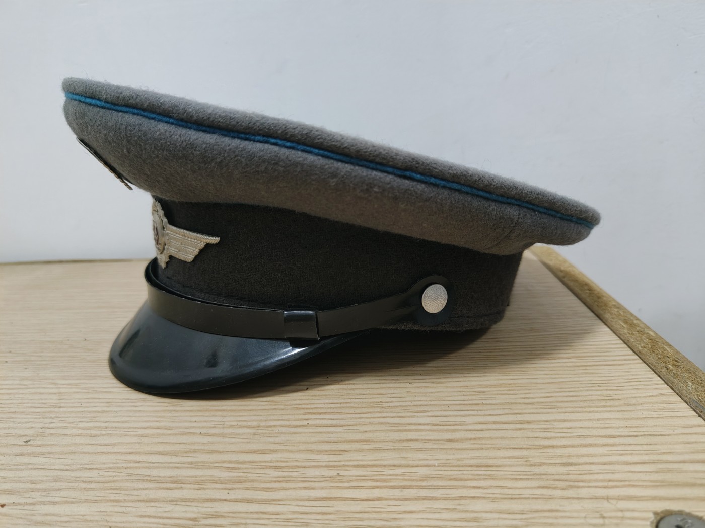 全场0元起拍 第98期 咸鱼国勋章拍卖专场 10月11日（周三）下午6：00开始 东德空军士官大檐帽58CM