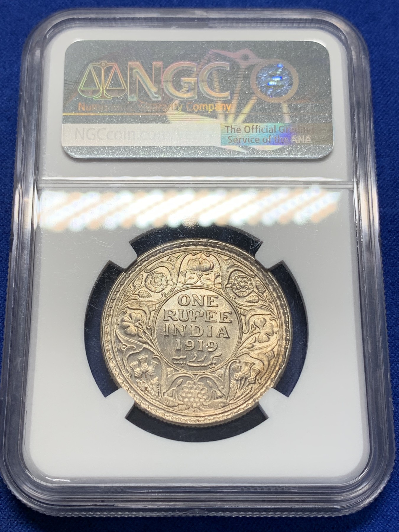 《竞宝斋》第204场-周日，周一 2场 (全场包邮) NGC-MS63 印度 1919（B）乔治五世1卢比银币 底板光亮 63的分数很不错了