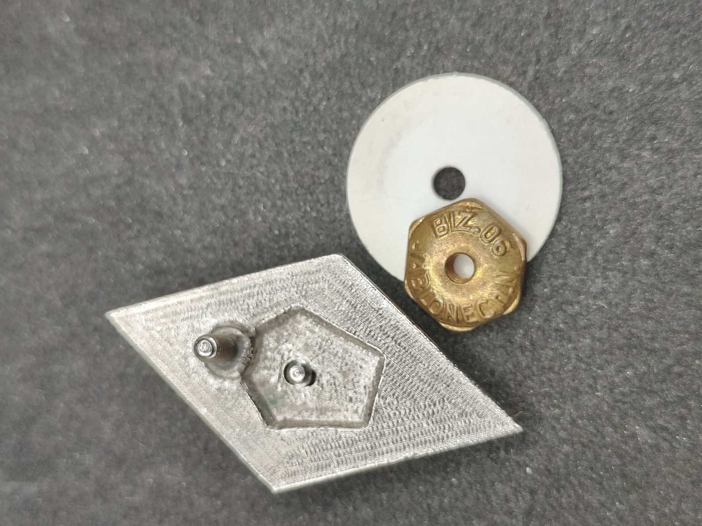 全场0元起拍 第98期 咸鱼国勋章拍卖专场 10月11日（周三）下午6：00开始 捷克斯洛伐克 高等军校毕业证章