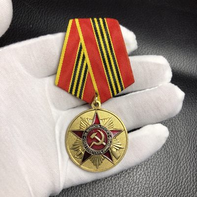 勋爵徽章专场第九期 - 俄联邦老兵卫国胜利荣誉奖章 铜镀金 水波纹