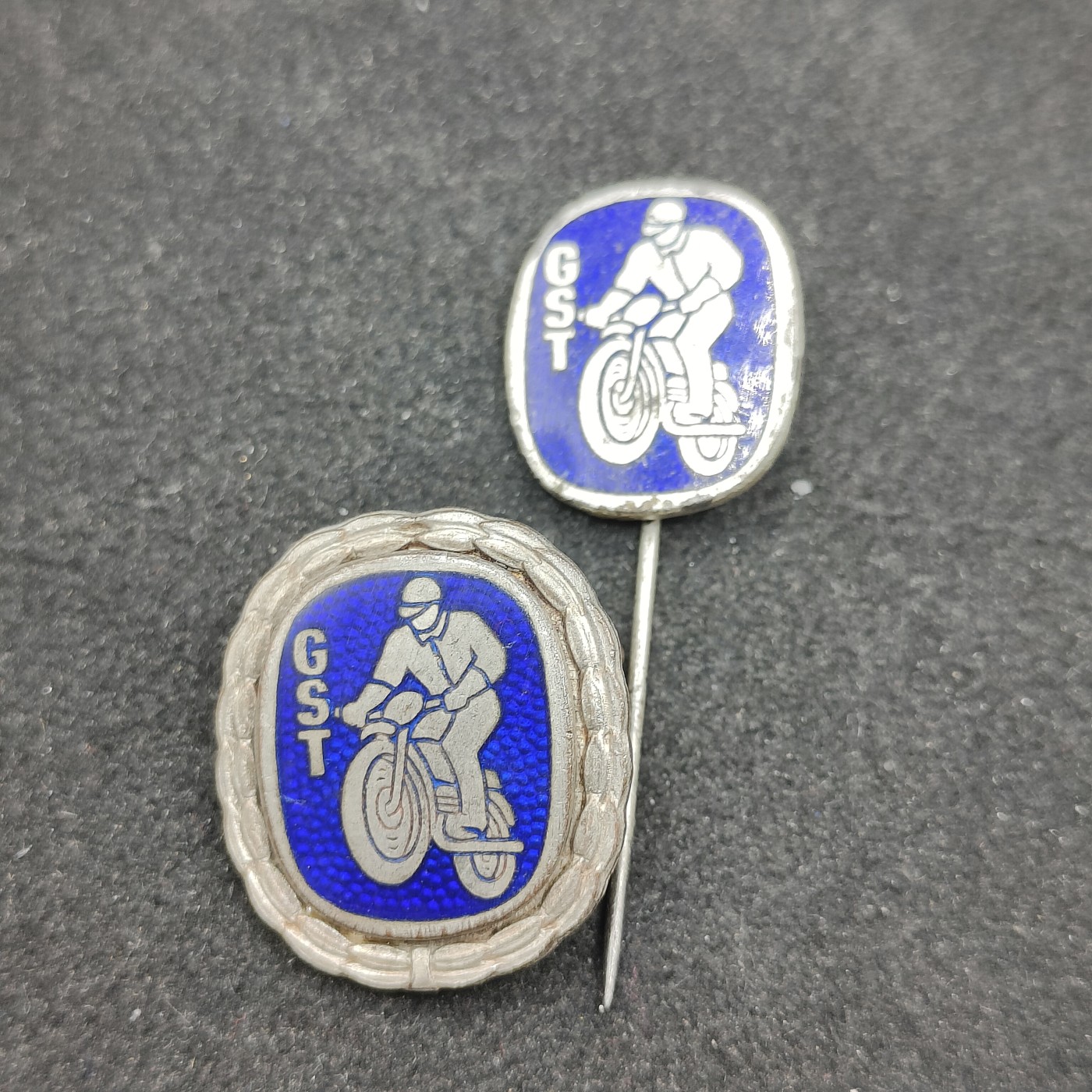 全场0元起拍 第98期 咸鱼国勋章拍卖专场 10月11日（周三）下午6：00开始 东德gst摩托车技能章