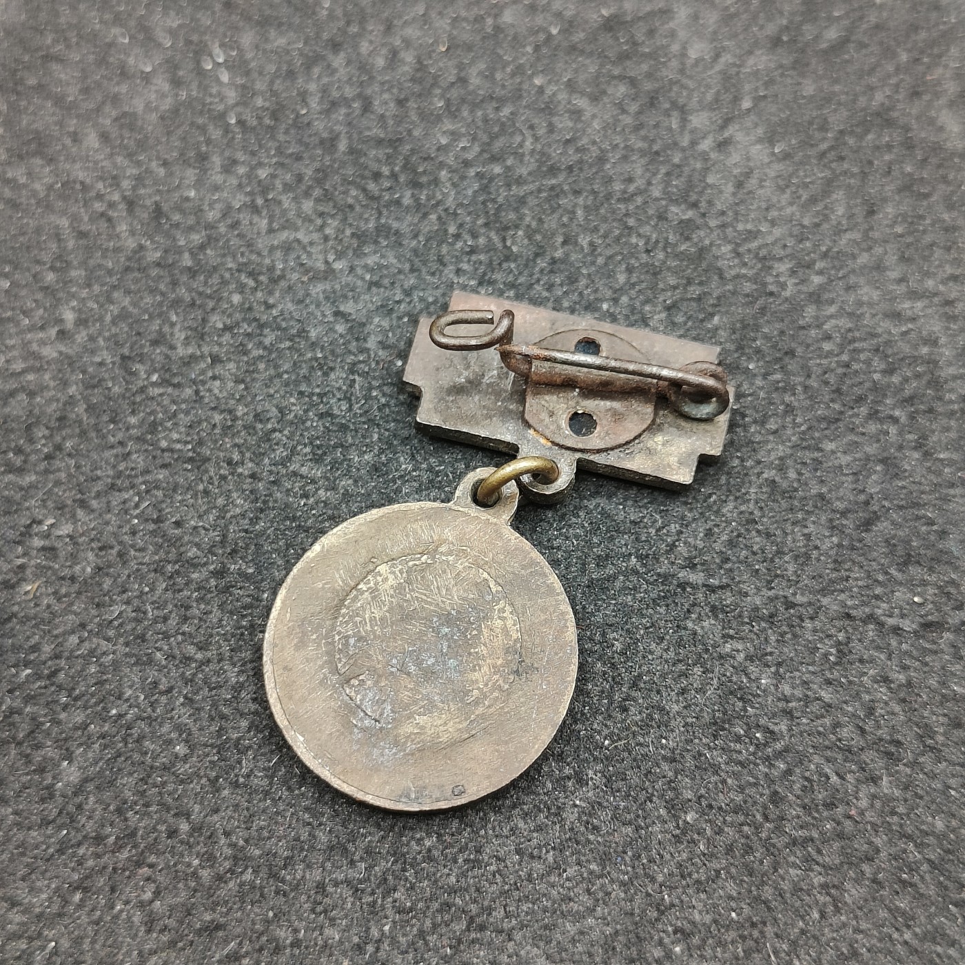 全场0元起拍 第98期 咸鱼国勋章拍卖专场 10月11日（周三）下午6：00开始 稀有 东德10周年珐琅纪念章