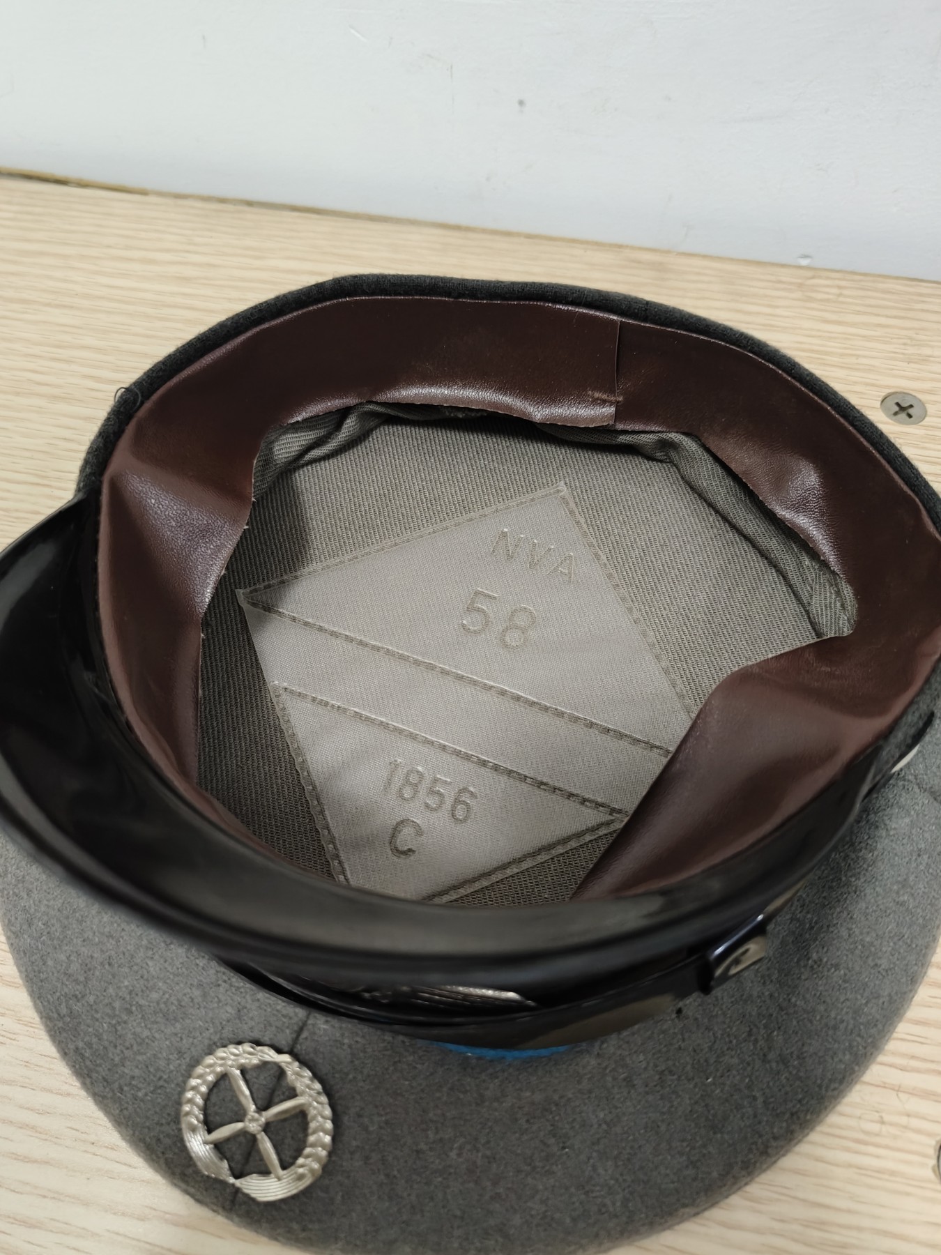 全场0元起拍 第98期 咸鱼国勋章拍卖专场 10月11日（周三）下午6：00开始 东德空军士官大檐帽58CM