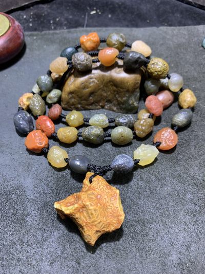 精美阿拉善多彩大颗粒筋脉石玛瑙项链一条 精美阿拉善多彩大颗粒筋脉石玛瑙项链一条