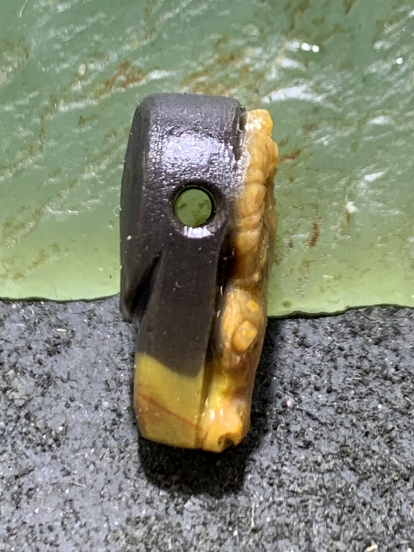 精美亚光战国红玛瑙手工俏色巧雕牛头太极一体佛头三通一个