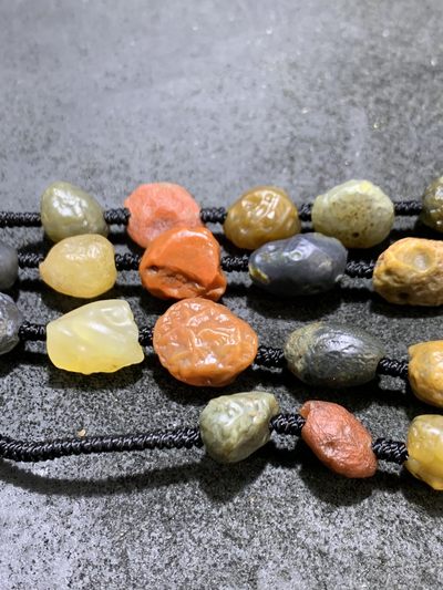 精美阿拉善多彩大颗粒筋脉石玛瑙项链一条 精美阿拉善多彩大颗粒筋脉石玛瑙项链一条