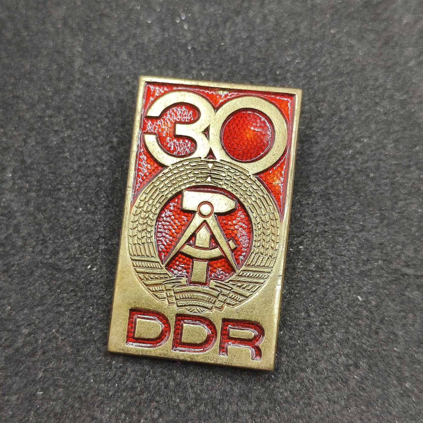 全场0元起拍 第98期 咸鱼国勋章拍卖专场 10月11日（周三）下午6：00开始 东德30周年纪念章