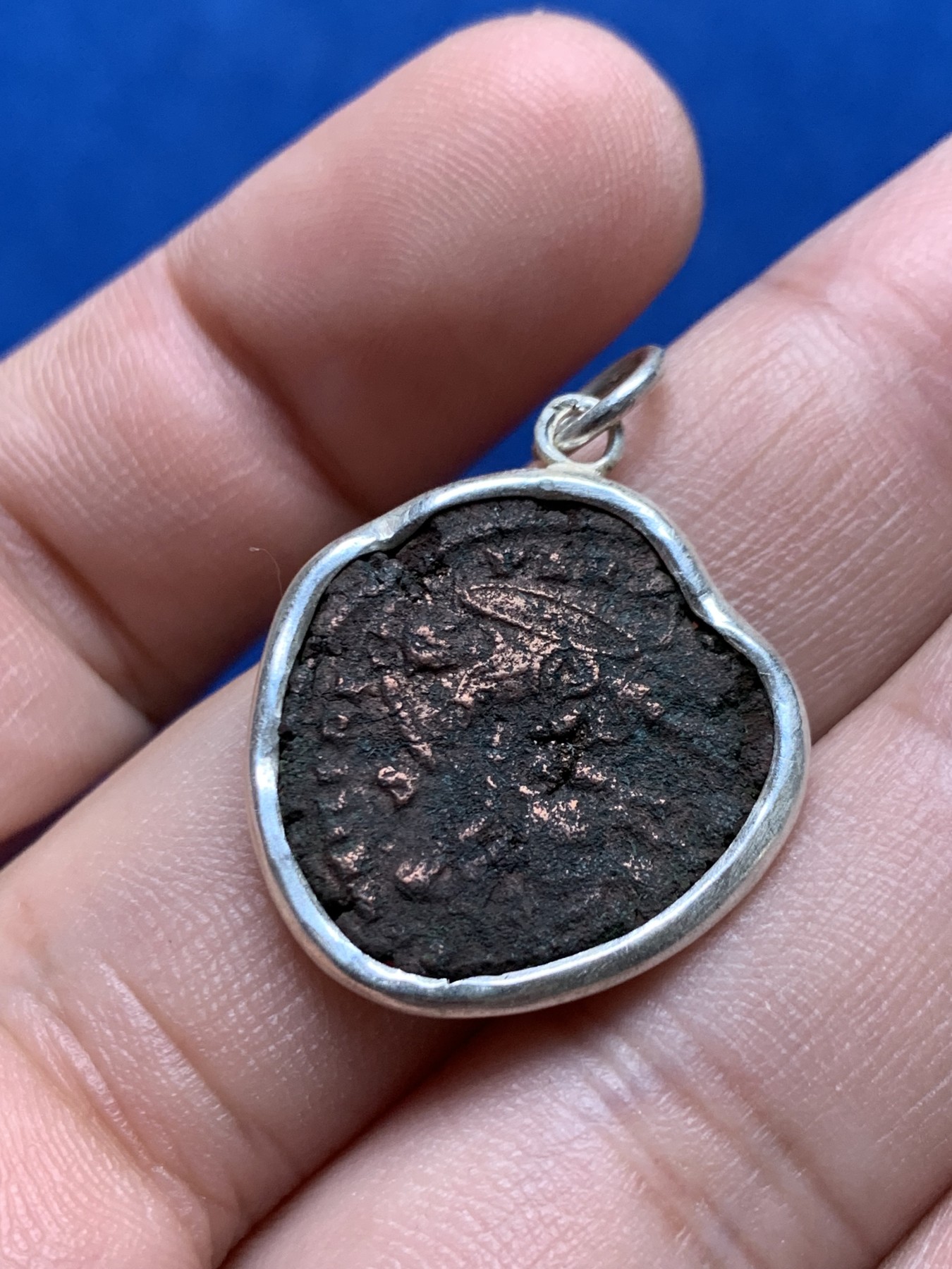 《竞宝斋》第205场-周日，周一 2场 (全场包邮) 古罗马铜币，银圈吊坠 随形银圈比较好看