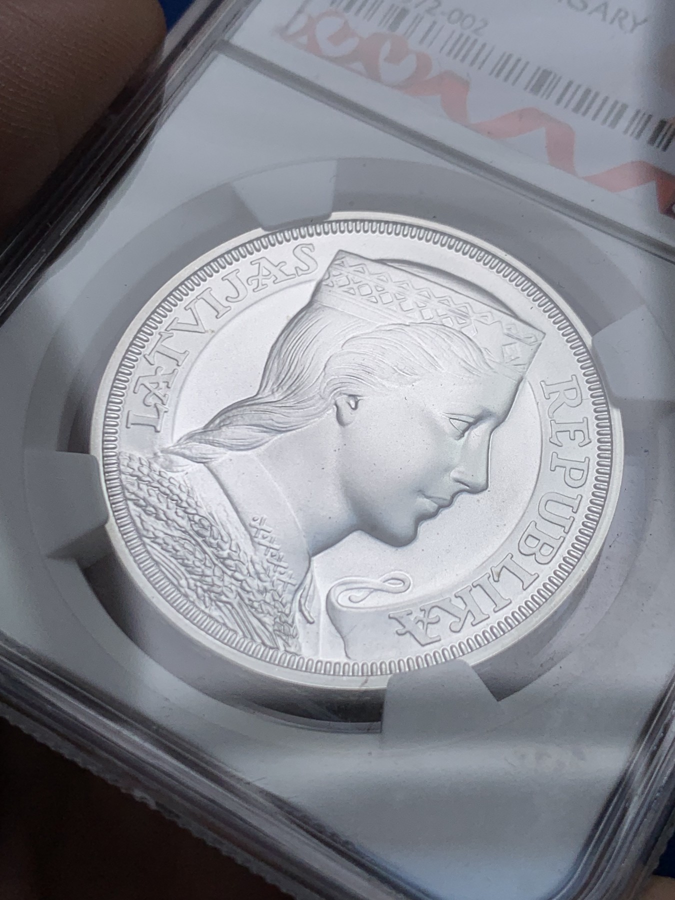 《竞宝斋》第205场-周日，周一 2场 (全场包邮) NGC MS68 拉脱维亚2012年5拉特谷物女神银币 完美底板 经典品种