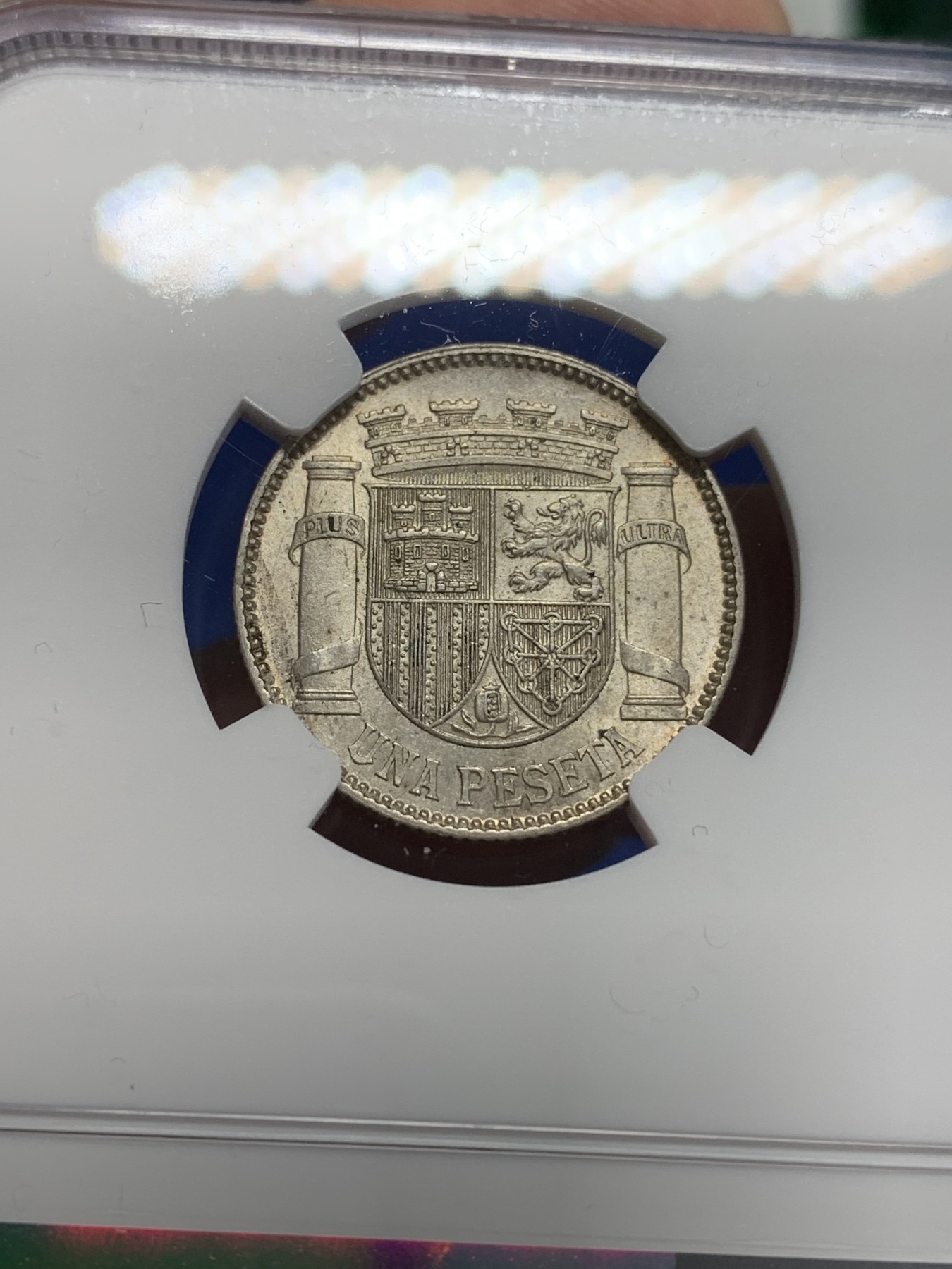 《竞宝斋》第205场-周日，周一 2场 (全场包邮) NGC-MS62 西班牙 1933年 内战版 1比塞塔拿花银币