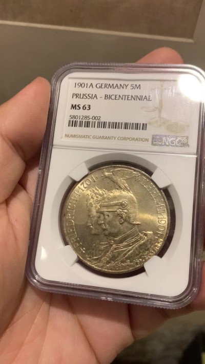 《竞宝斋》第205场-周日，周一 2场 (全场包邮) NGC-MS63 德国1901年普鲁士建国200周年5马克纪念银币 柏林造币厂 金色黄油彩 车轮光 细节饱满