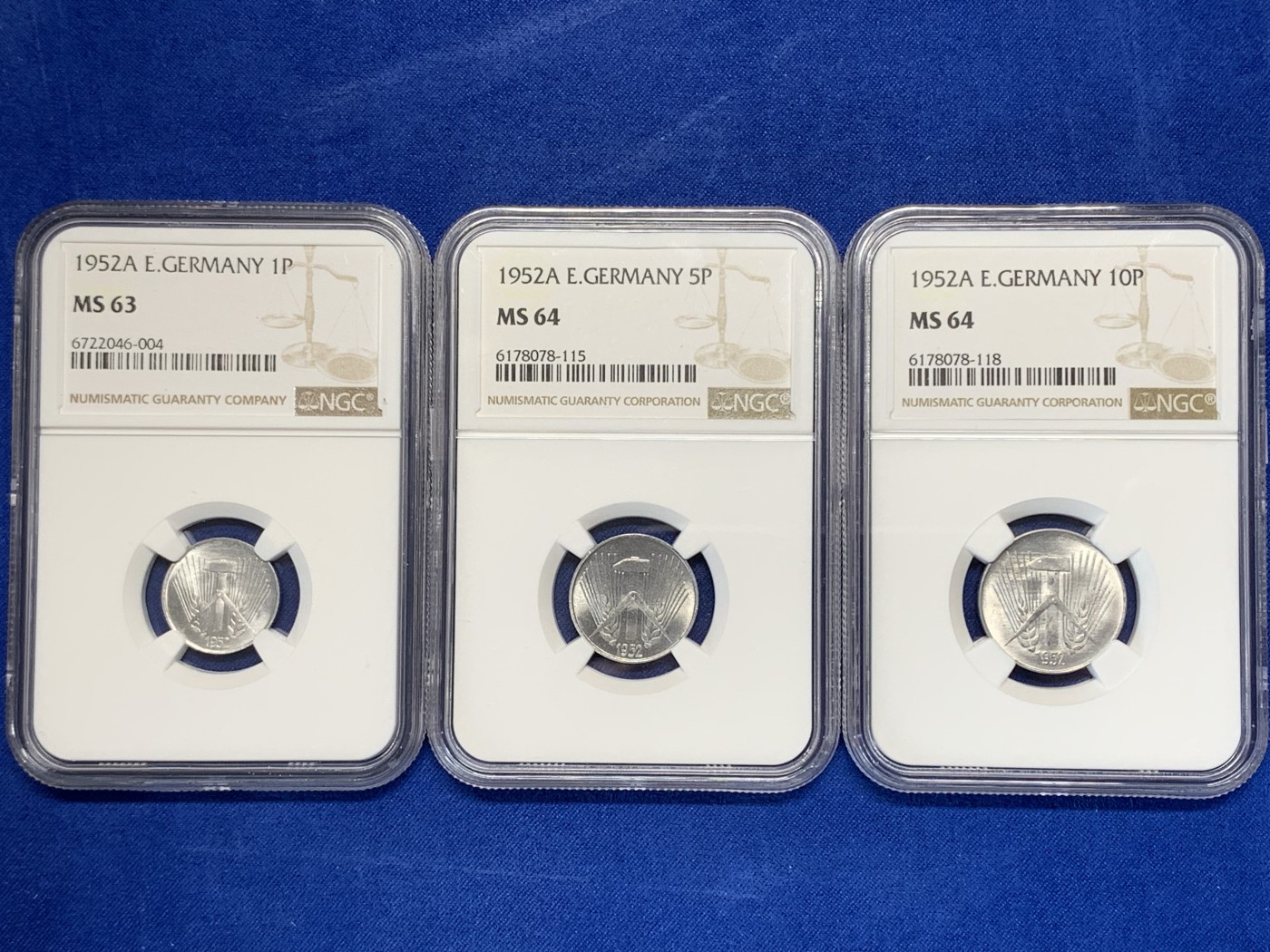 《竞宝斋》第205场-周日，周一 2场 (全场包邮) 东德1952A三枚全套，NGC MS63-64好分数，1、5、10芬妮，强光好品！