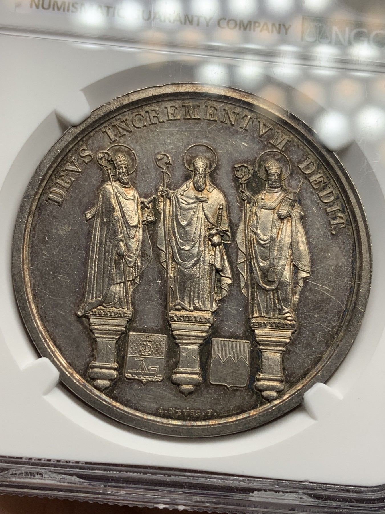 《竞宝斋》第205场-周日，周一 2场 (全场包邮) NGC-MS61 1843年德国巴伐利亚维尔茨堡大教堂教区成立1100周年纪念银章，直径约41mm,淡金色包浆，非常漂亮。