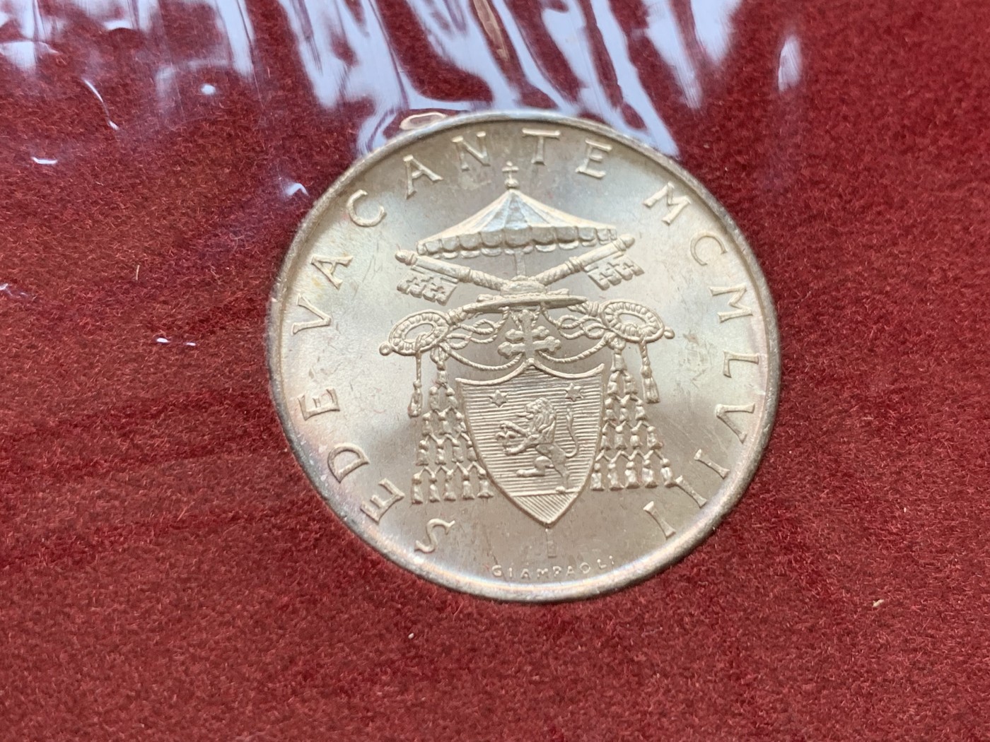 《竞宝斋》第205场-周日，周一 2场 (全场包邮) 梵蒂冈1958年500里拉缺位币原卡册 紫色环彩很耐看