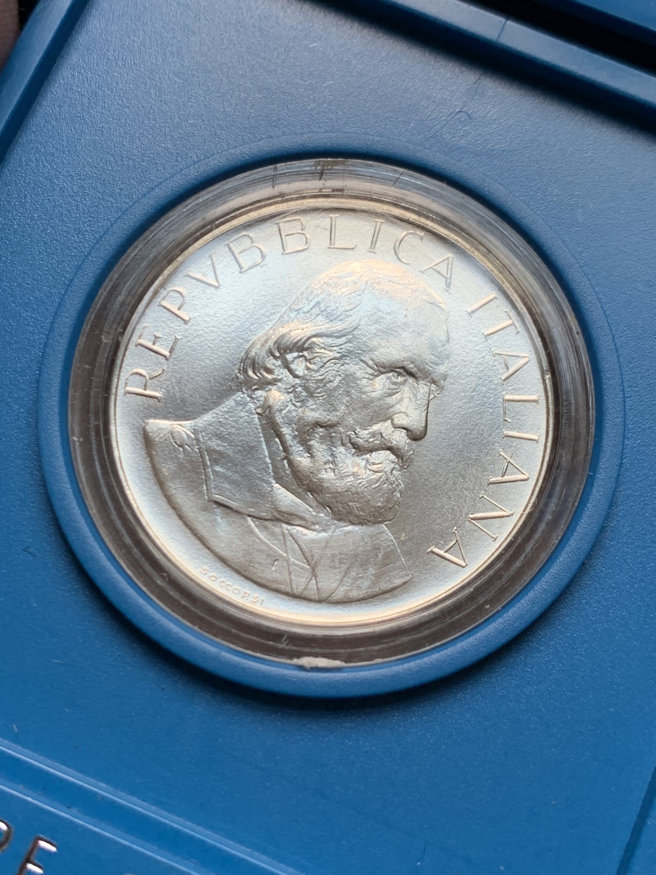 《竞宝斋》第205场-周日，周一 2场 (全场包邮) 盒装 1982年意大利副首相朱塞佩•加里波第逝世100周年纪念 全新500里拉银币