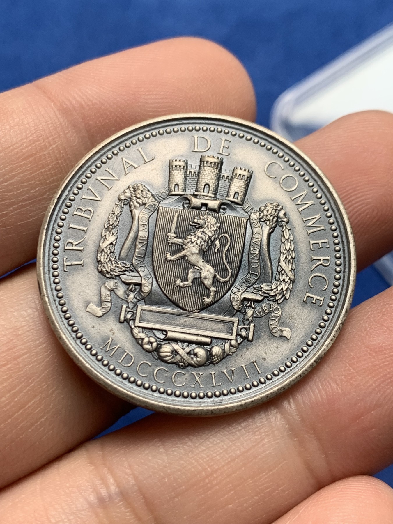 《竞宝斋》第205场-周日，周一 2场 (全场包邮) 法国美女银章 33.4mm 15.3g 边铭丰饶角银标 品相不错（送小方盒）