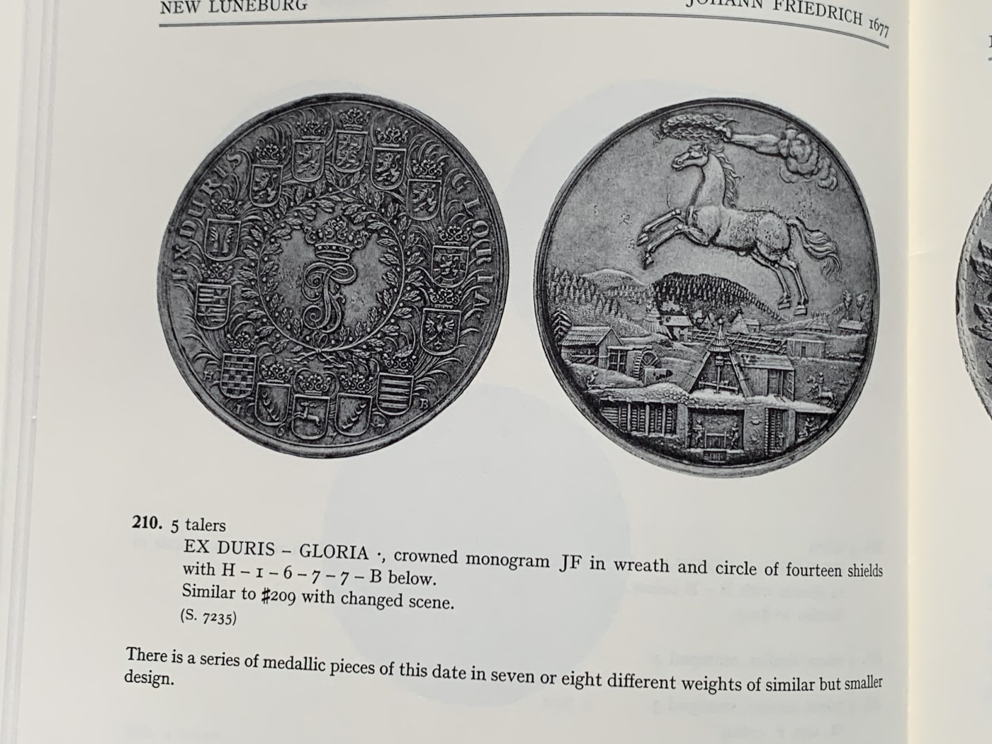 《竞宝斋》第205场-周日，周一 2场 (全场包邮) 精装本 达文波特世界大规格银币目录 囊括各国2泰勒到16泰勒超大规格银币，精装杂志大小既是目录本身也是收藏品保存的极好