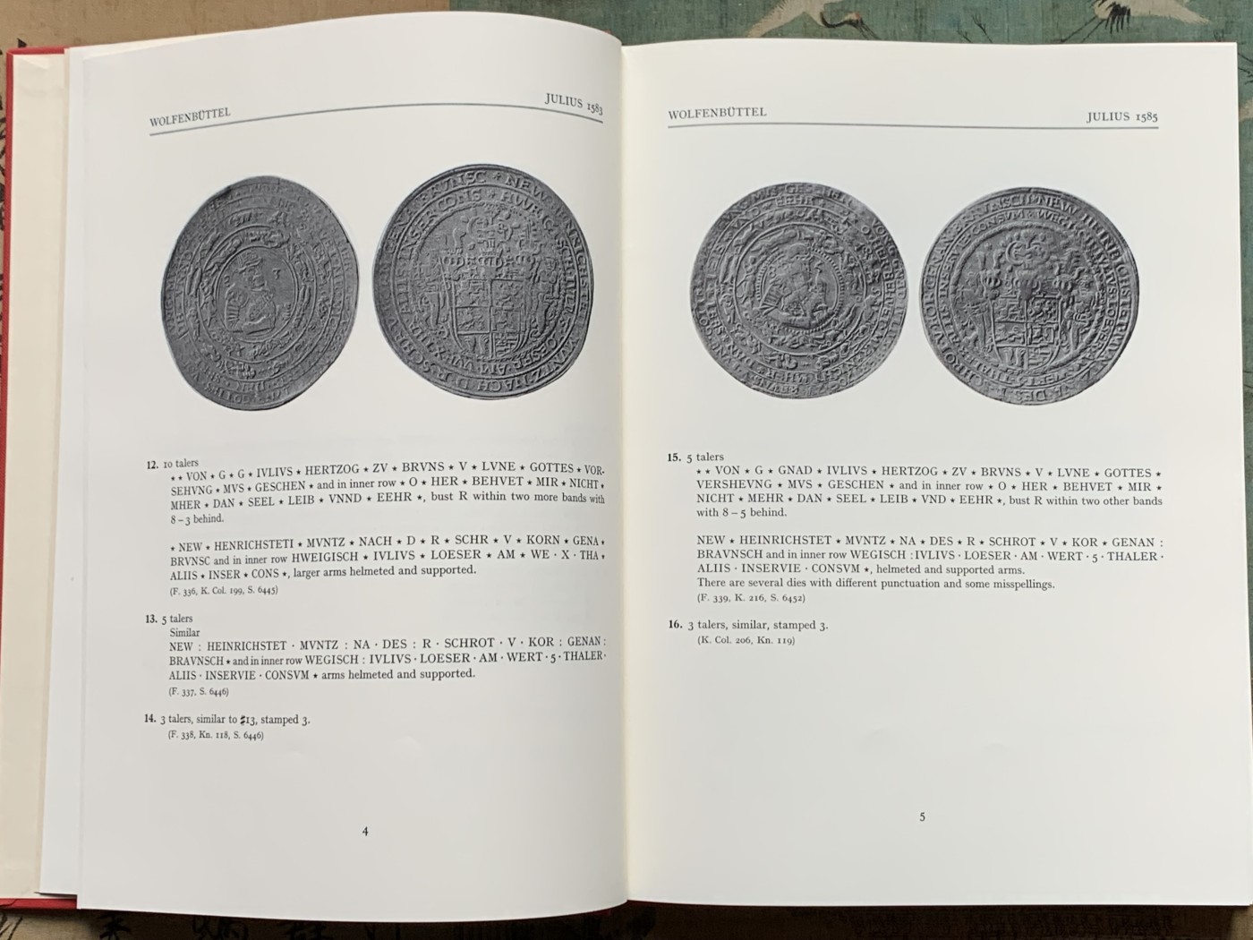《竞宝斋》第205场-周日，周一 2场 (全场包邮) 精装本 达文波特世界大规格银币目录 囊括各国2泰勒到16泰勒超大规格银币，精装杂志大小既是目录本身也是收藏品保存的极好