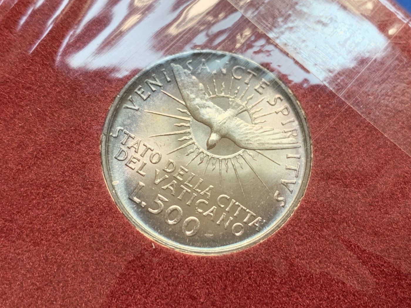 《竞宝斋》第205场-周日，周一 2场 (全场包邮) 梵蒂冈1958年500里拉缺位币原卡册 紫色环彩很耐看
