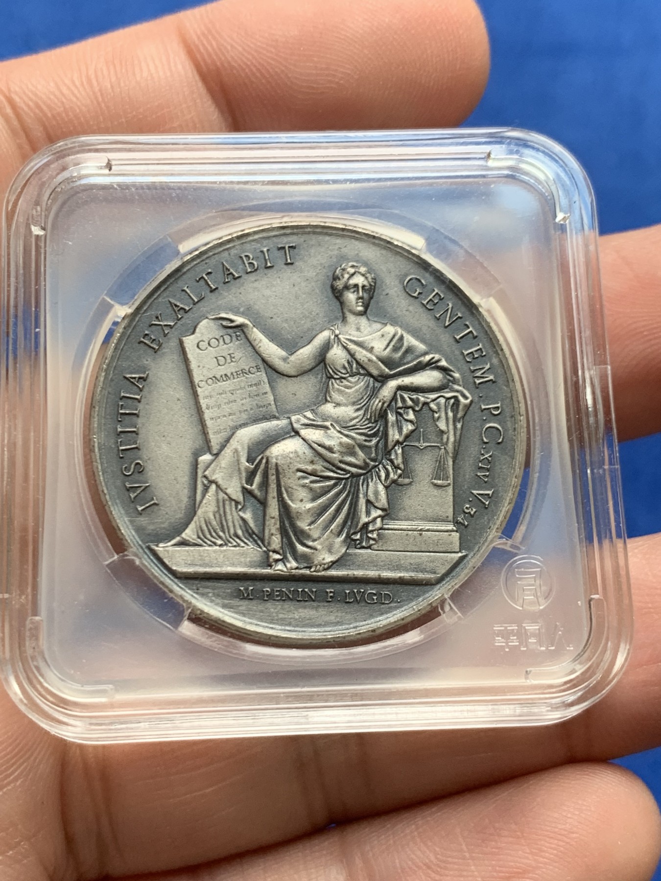 《竞宝斋》第205场-周日，周一 2场 (全场包邮) 法国美女银章 33.4mm 15.3g 边铭丰饶角银标 品相不错（送小方盒）