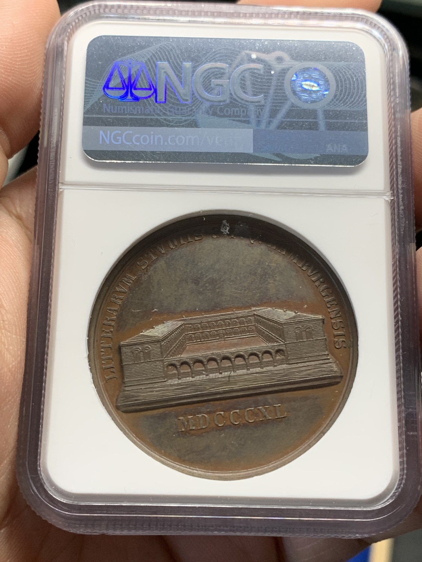 《竞宝斋》第205场-周日，周一 2场 (全场包邮) NGC MS62 德国 1840 约翰尼姆学院 建筑大铜章 加厚盒装 高浮雕