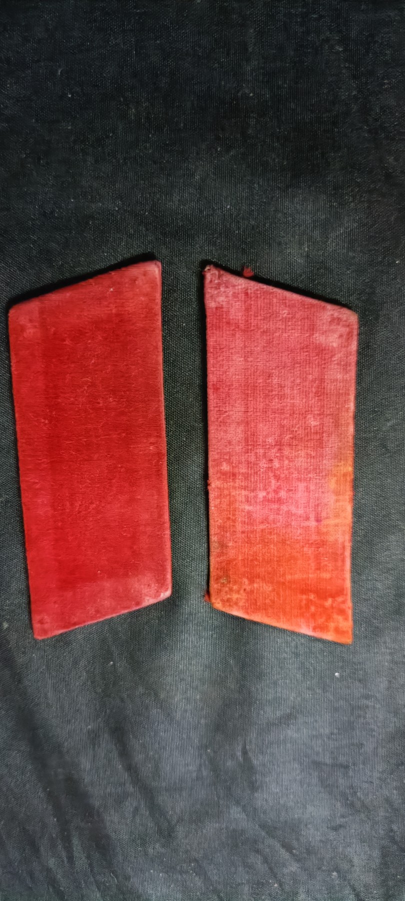 天字一号精品书章拍卖！ 65红领章，带个人信息