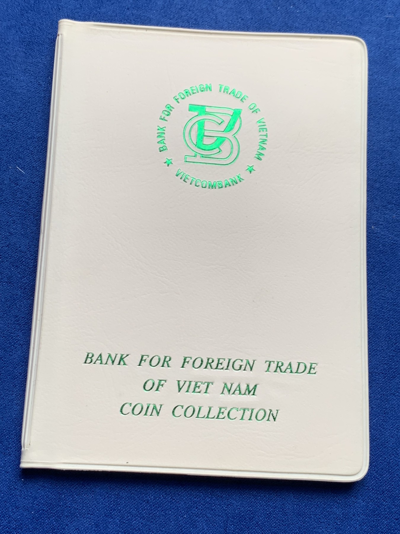 《竞宝斋》第205场-周日，周一 2场 (全场包邮) 越南 7枚装 套币 比较少见的装帧方式 年份 状态 请见图