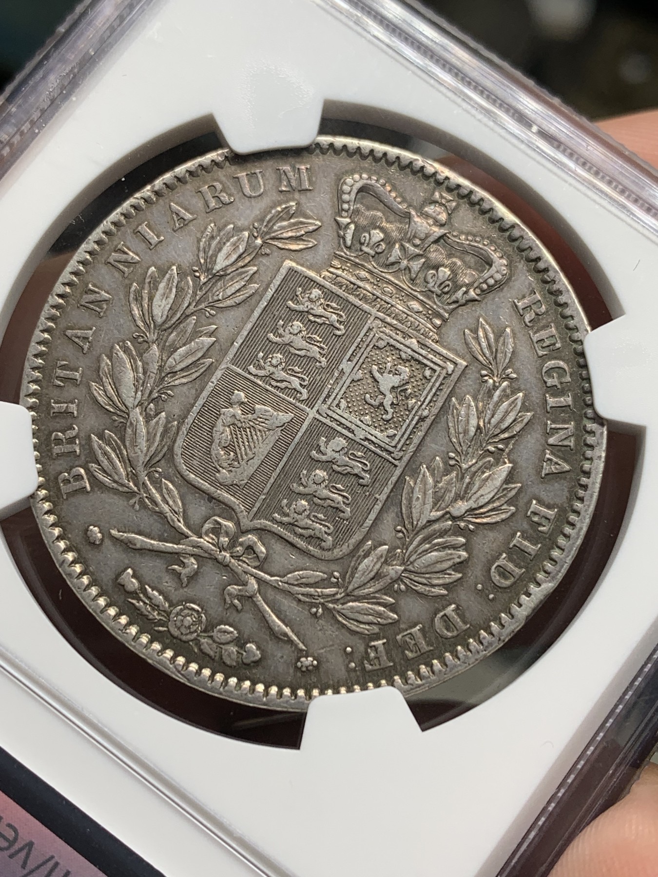 《竞宝斋》第205场-周日，周一 2场 (全场包邮) NGC-XFD 英国1845年 维多利亚青年版 1克朗大银币 老五彩包浆