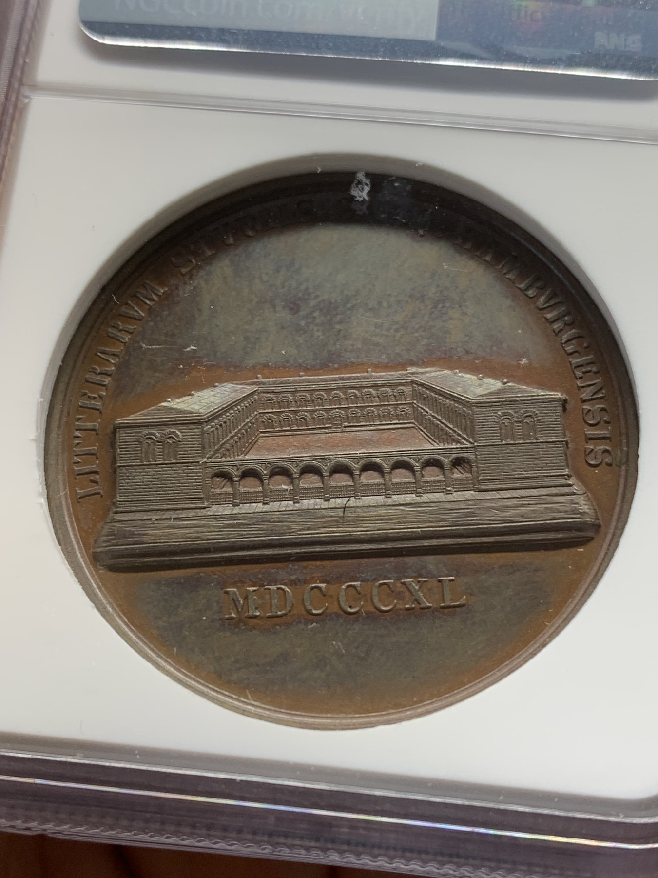 《竞宝斋》第205场-周日，周一 2场 (全场包邮) NGC MS62 德国 1840 约翰尼姆学院 建筑大铜章 加厚盒装 高浮雕