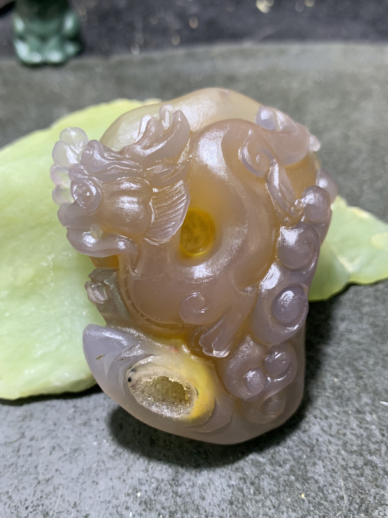精美亚光蒙料聚财晶洞冰飘糖心料鸡油黄战国红玛瑙手工雕刻龙把件吊坠一个
