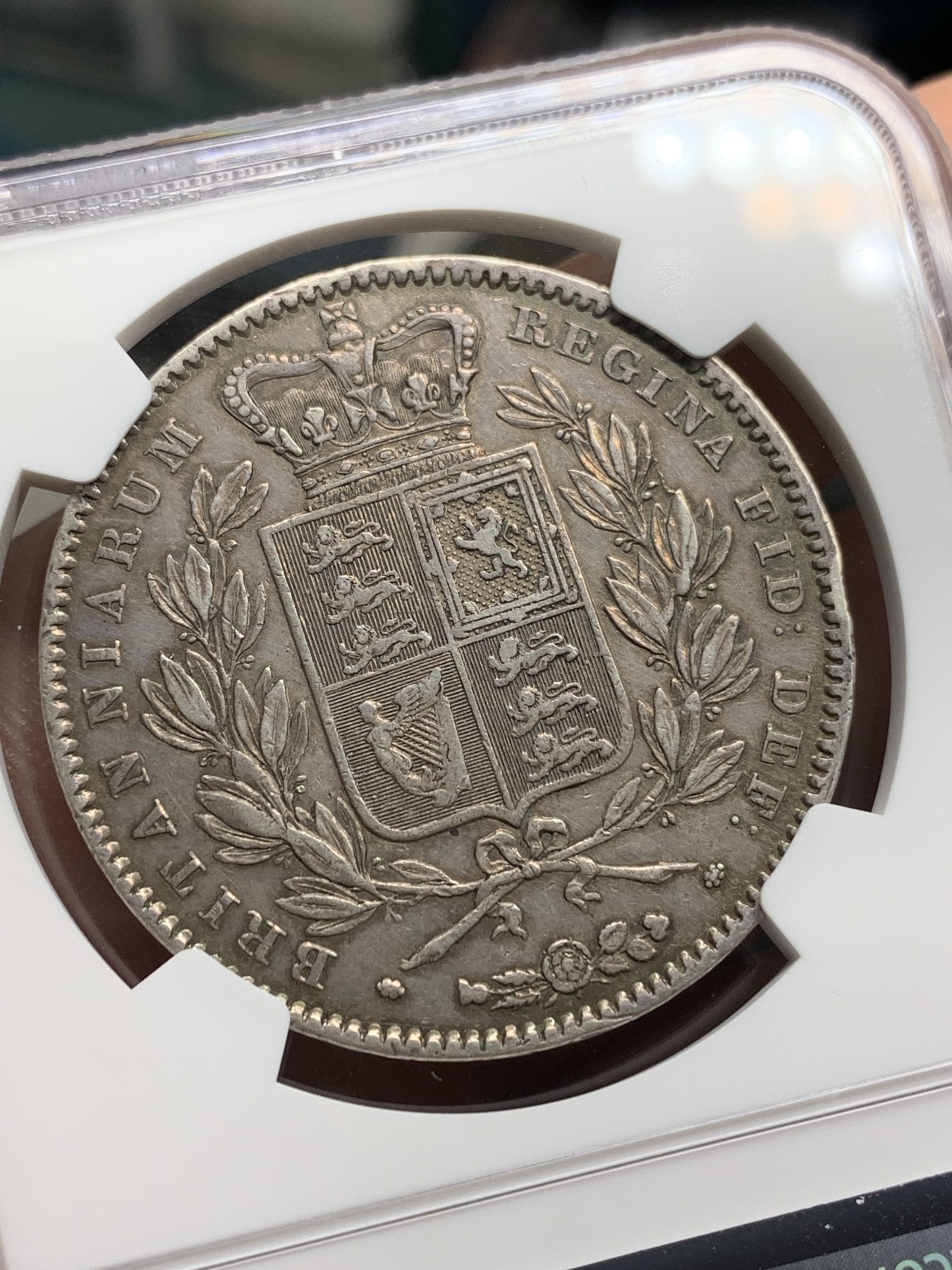 《竞宝斋》第205场-周日，周一 2场 (全场包邮) NGC-XFD 英国1845年 维多利亚青年版 1克朗大银币 老五彩包浆